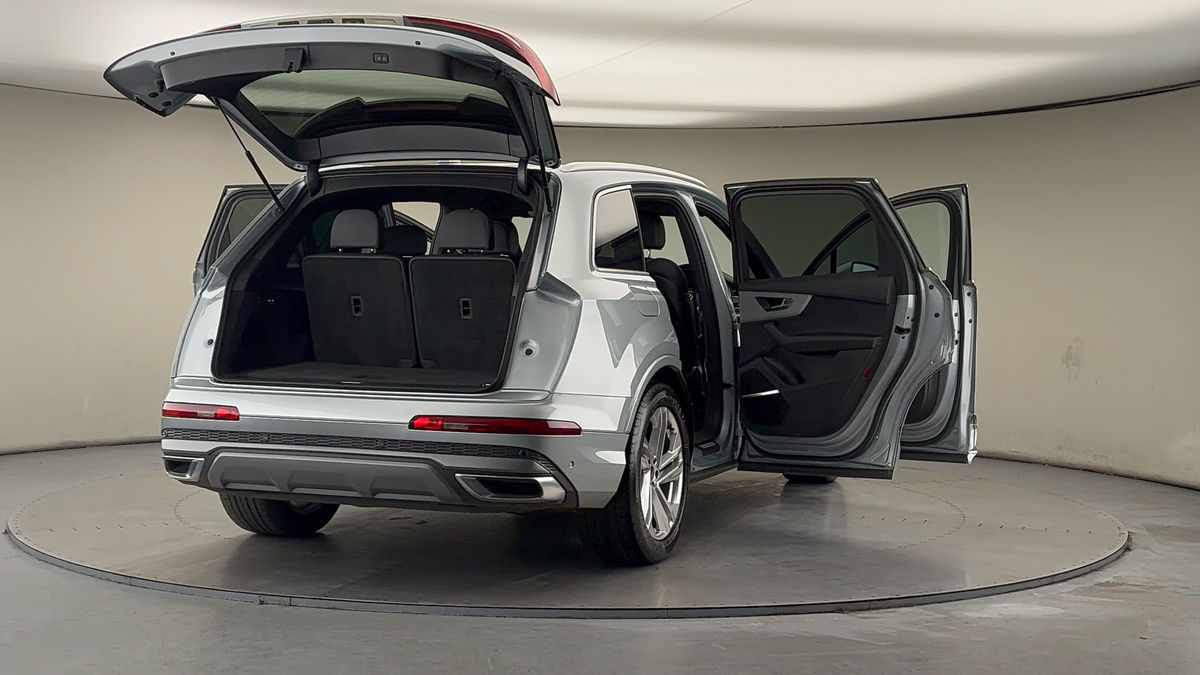 More views of Audi Q7