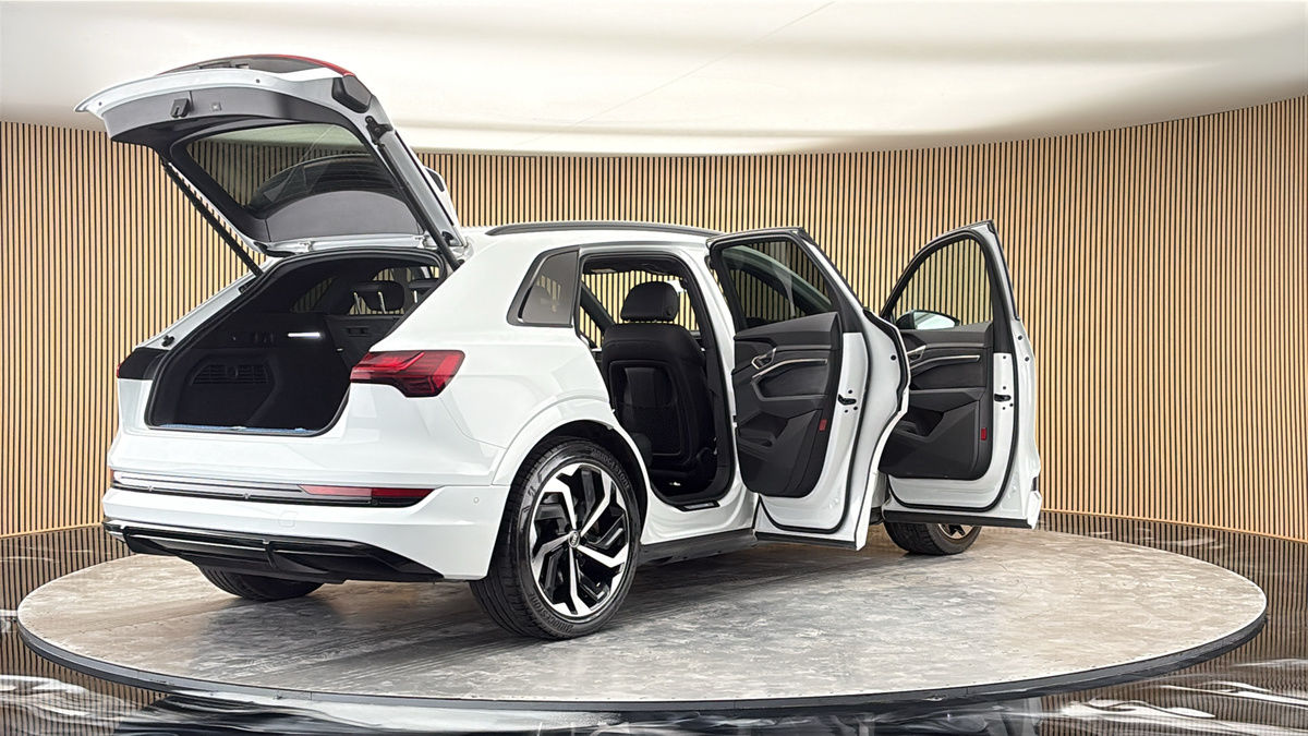More views of Audi e-tron