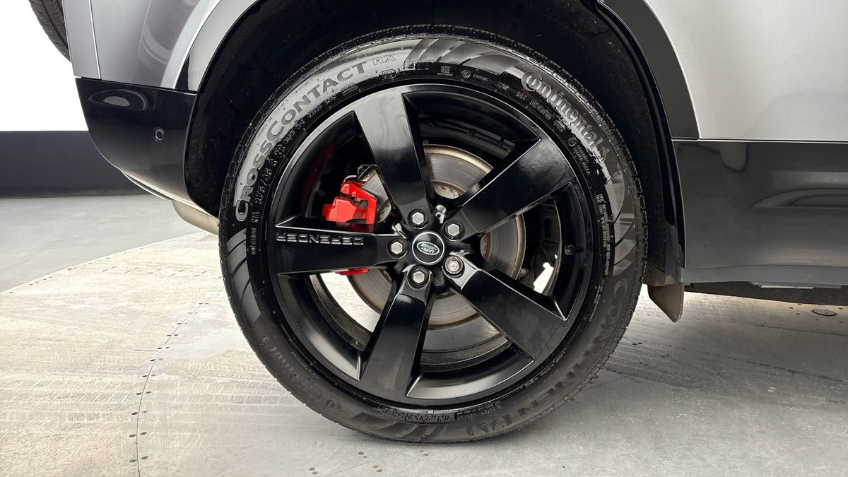 Land Rover Defender 110 Image 10