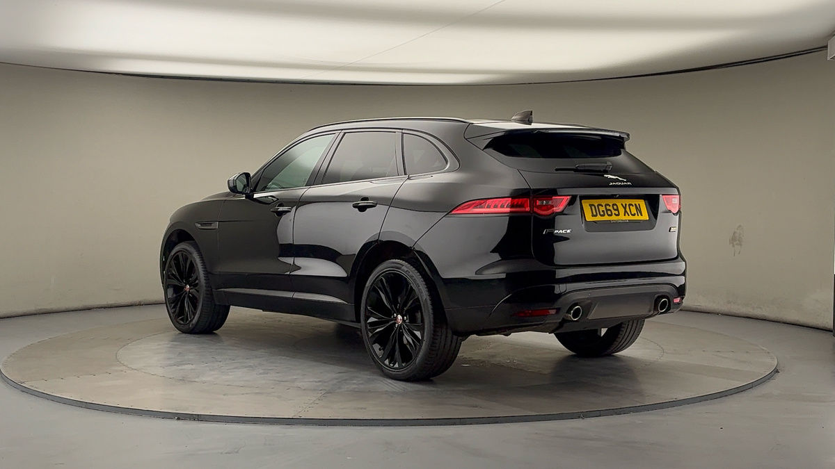 Jaguar F-PACE Image 2