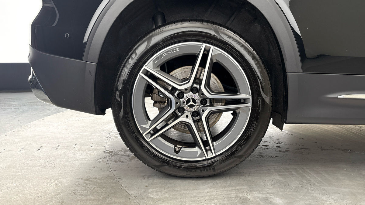 Mercedes-Benz GLB Image 10