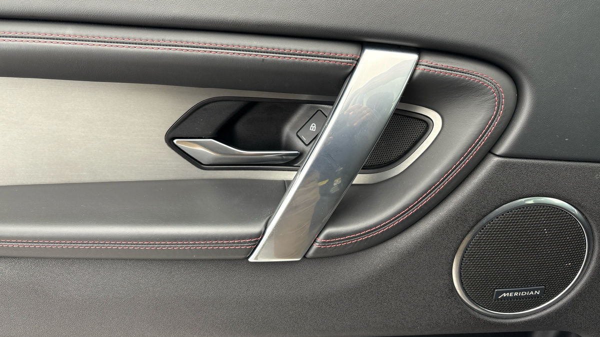 Land Rover Discovery Sport Image 19