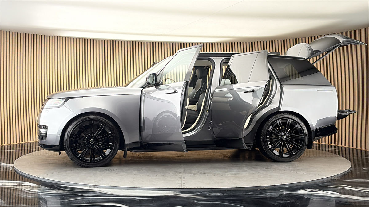 More views of Land Rover Range Rover