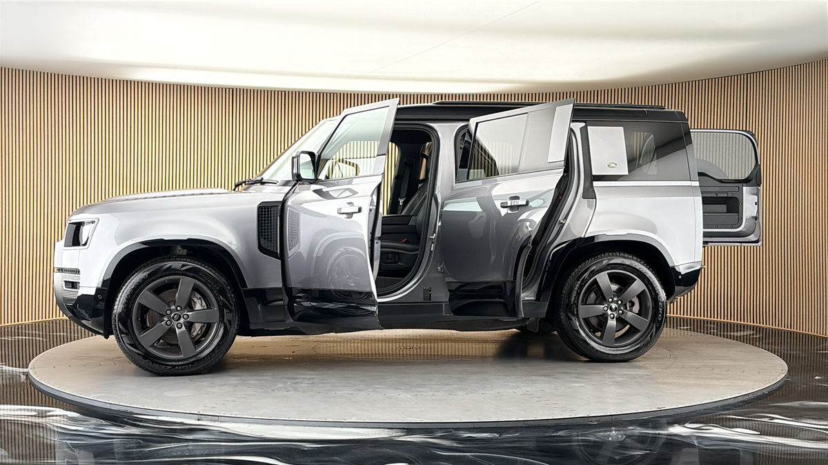 More views of Land Rover Defender 110