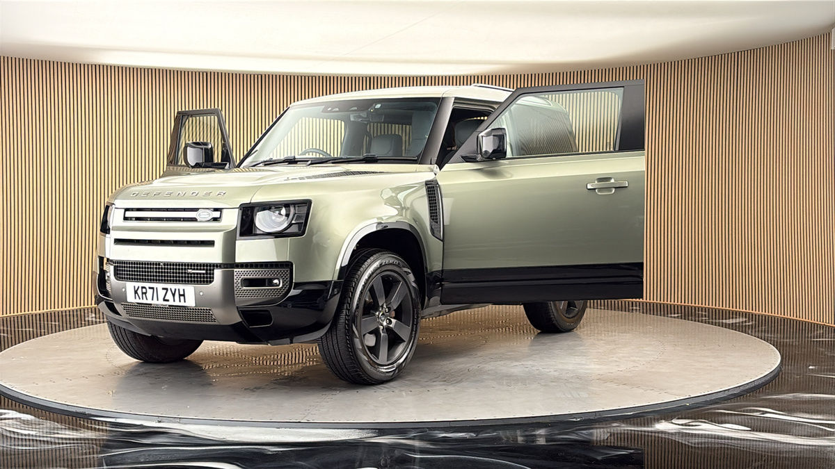 More views of Land Rover Defender 90
