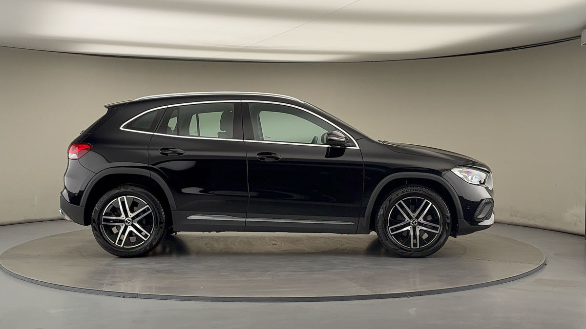 Mercedes-Benz GLA Image 16