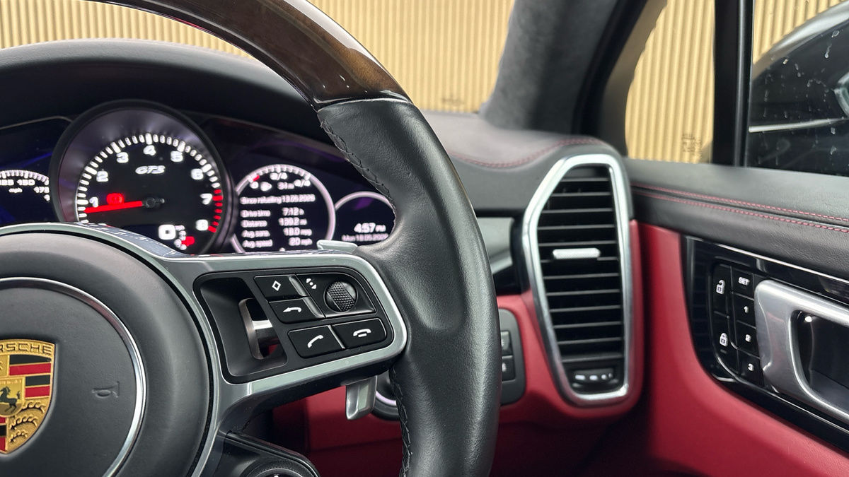 Porsche Cayenne Image 14