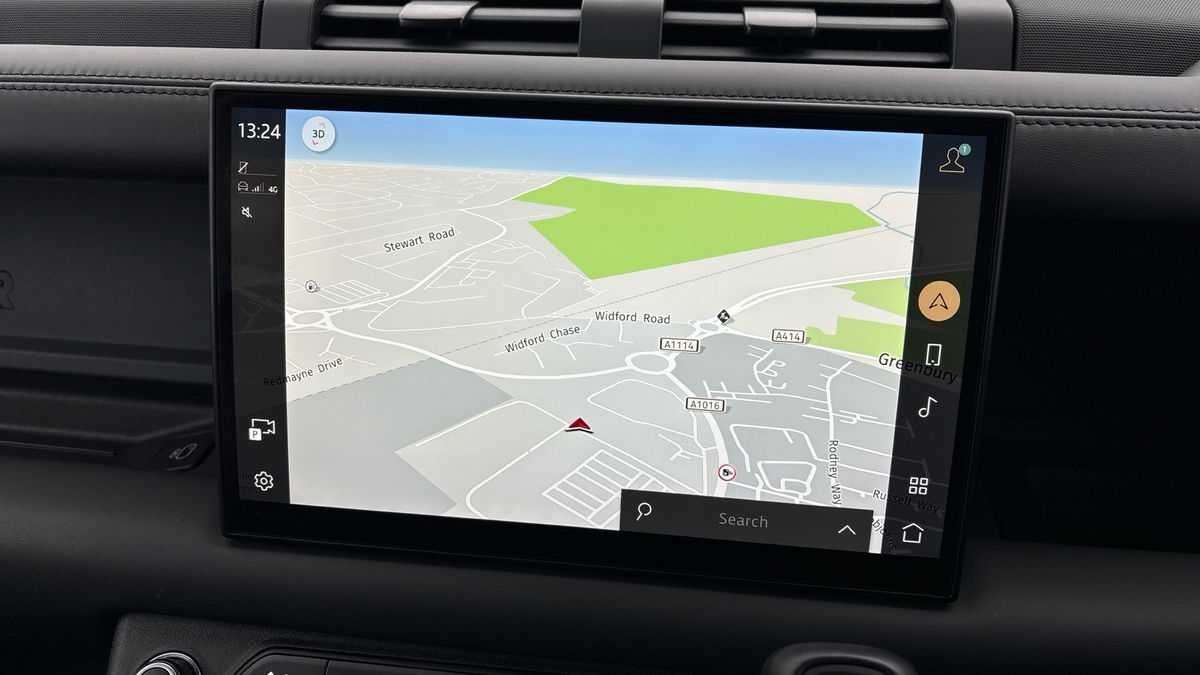 Land Rover Defender 110 Image 17