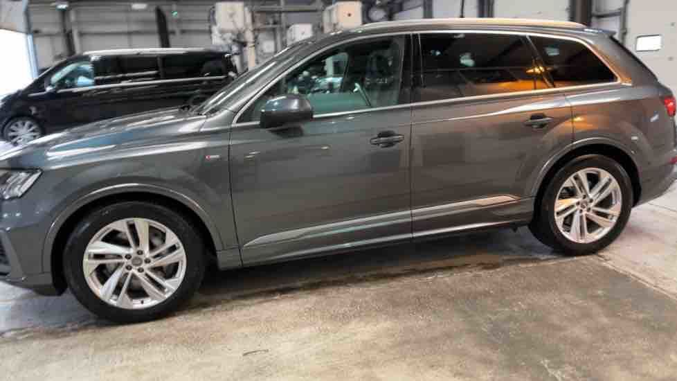 More views of Audi Q7