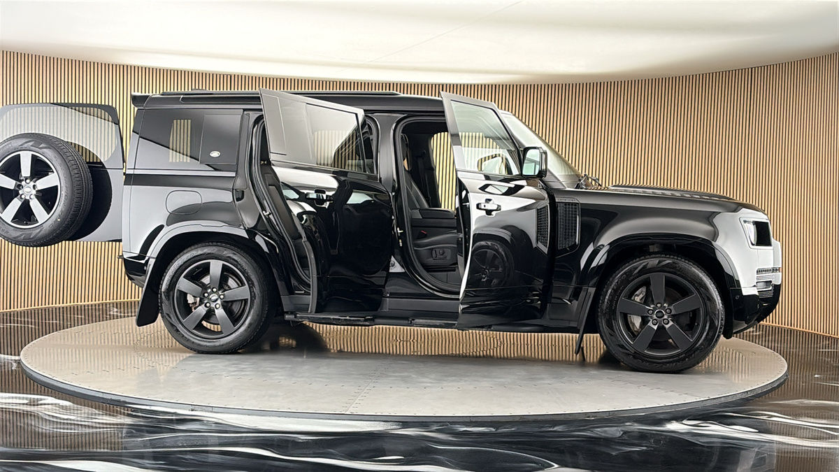 More views of Land Rover Defender 110