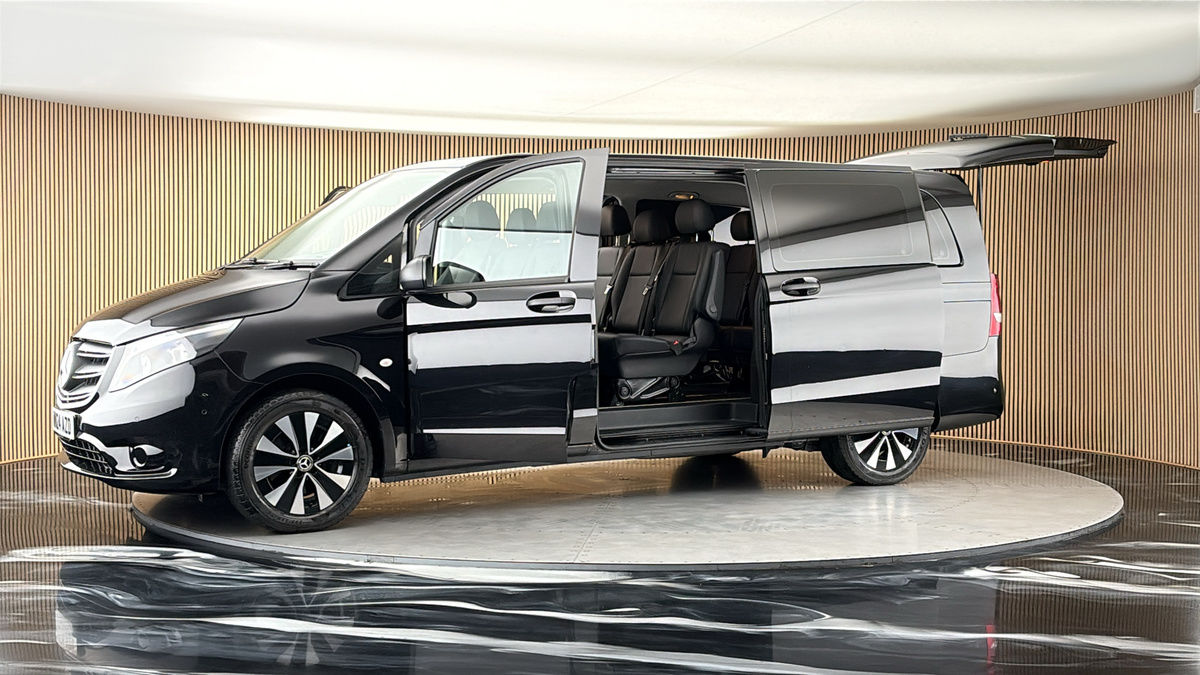 More views of Mercedes-Benz Vito