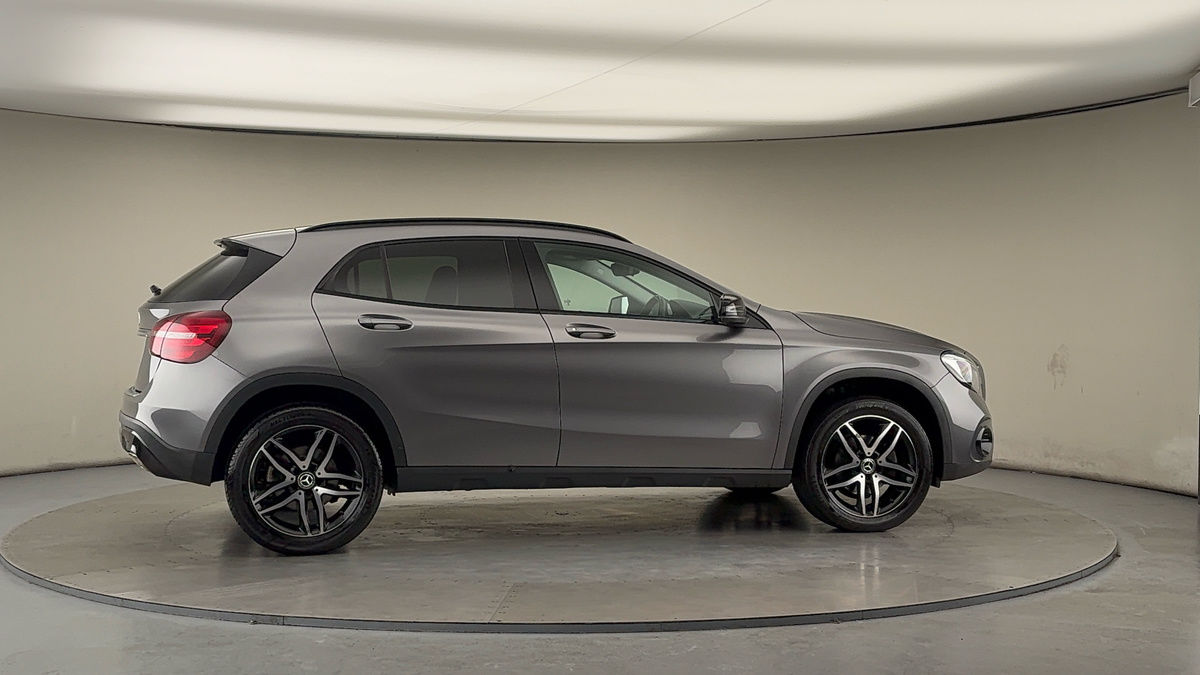 More views of Mercedes-Benz GLA