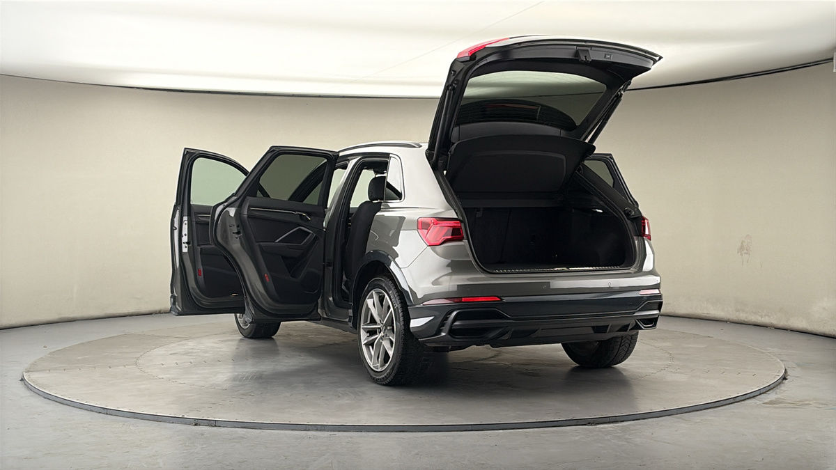 More views of Audi Q3