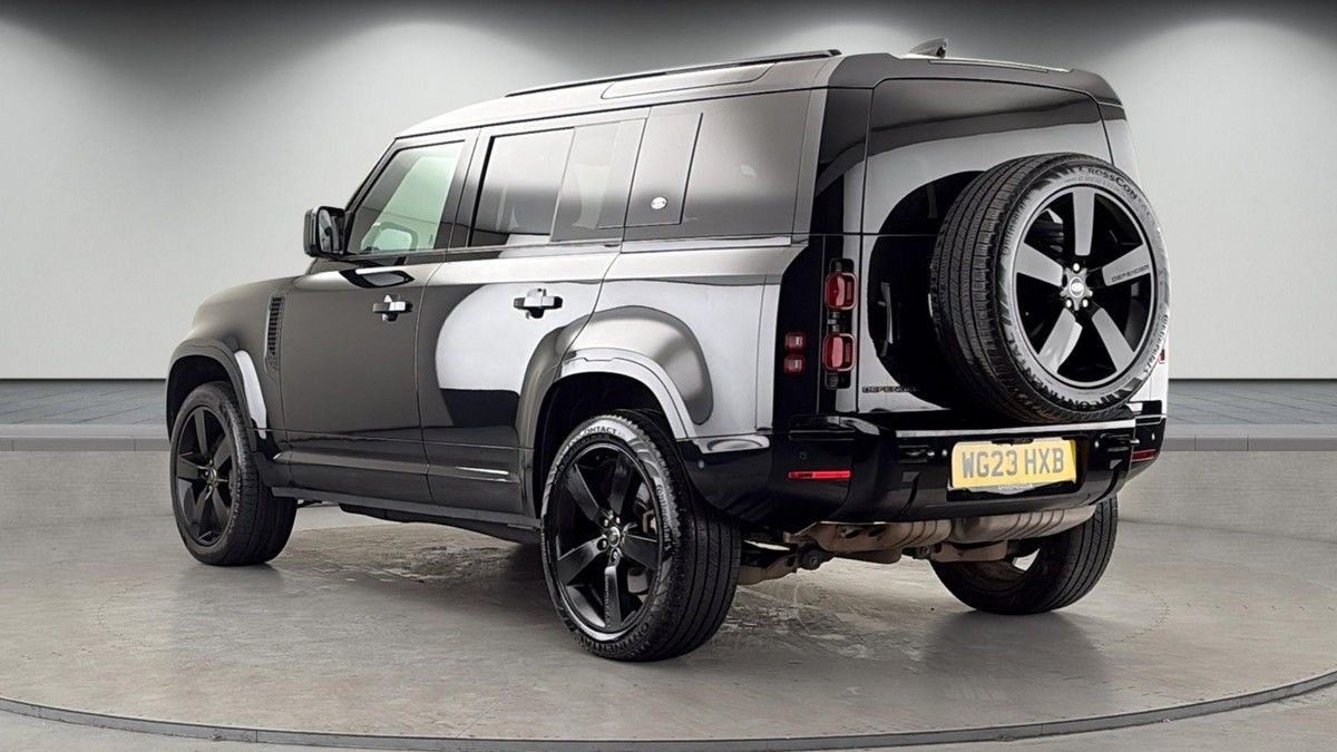 Land Rover Defender 110 Image 2