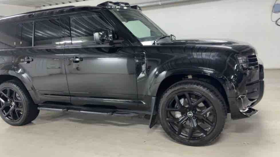 More views of Land Rover Defender 110