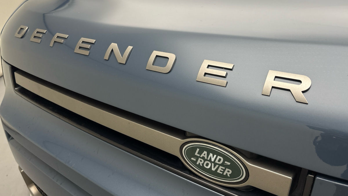 Land Rover Defender 110 Image 24