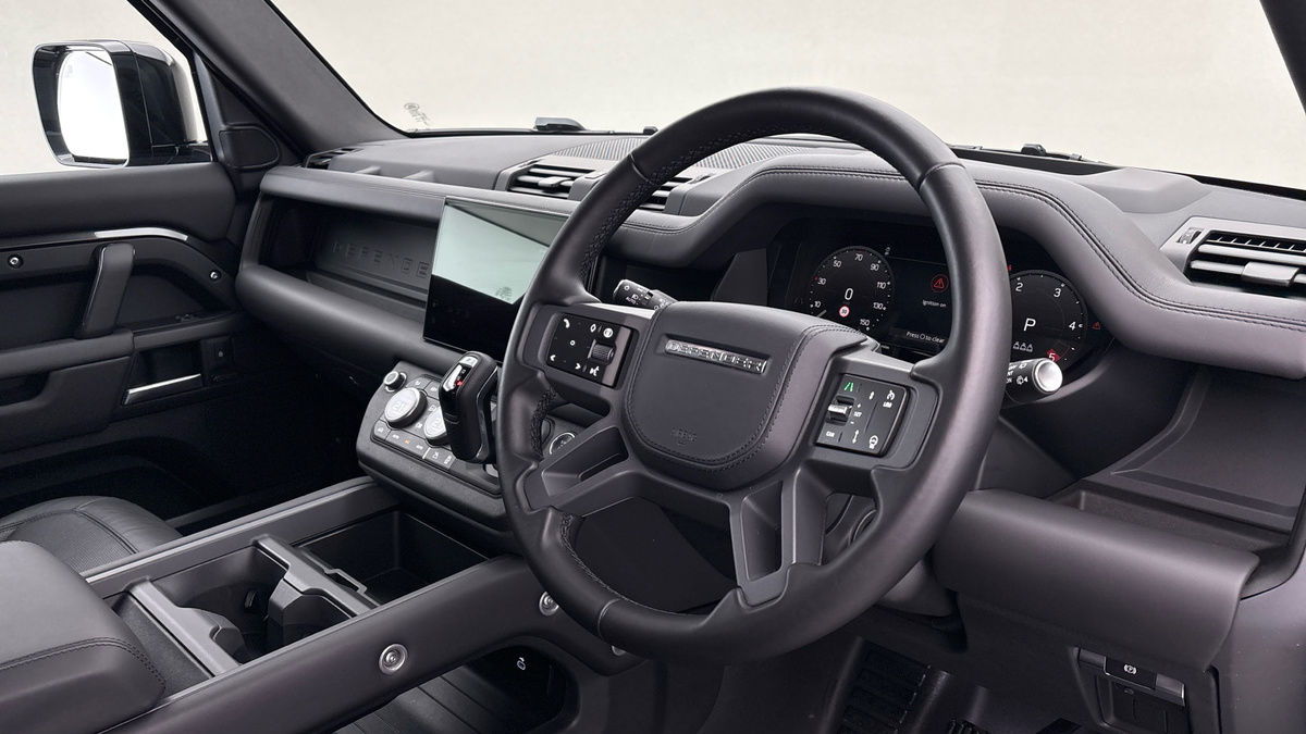 Land Rover Defender 110 Image 5