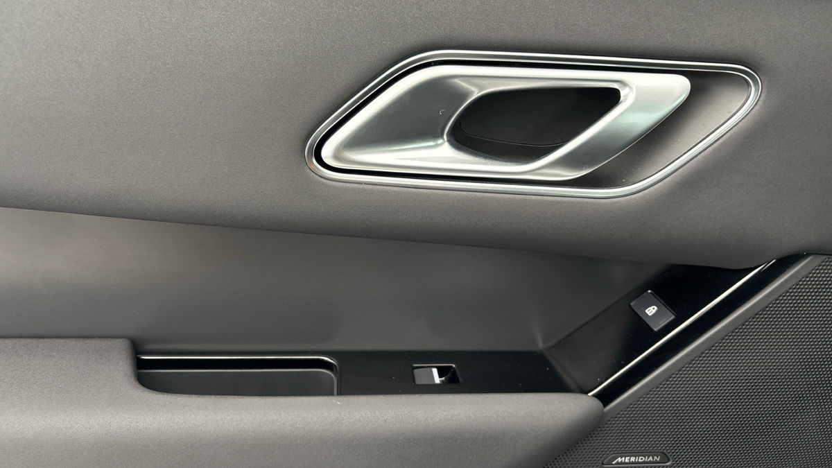 Land Rover Range Rover Velar Image 19