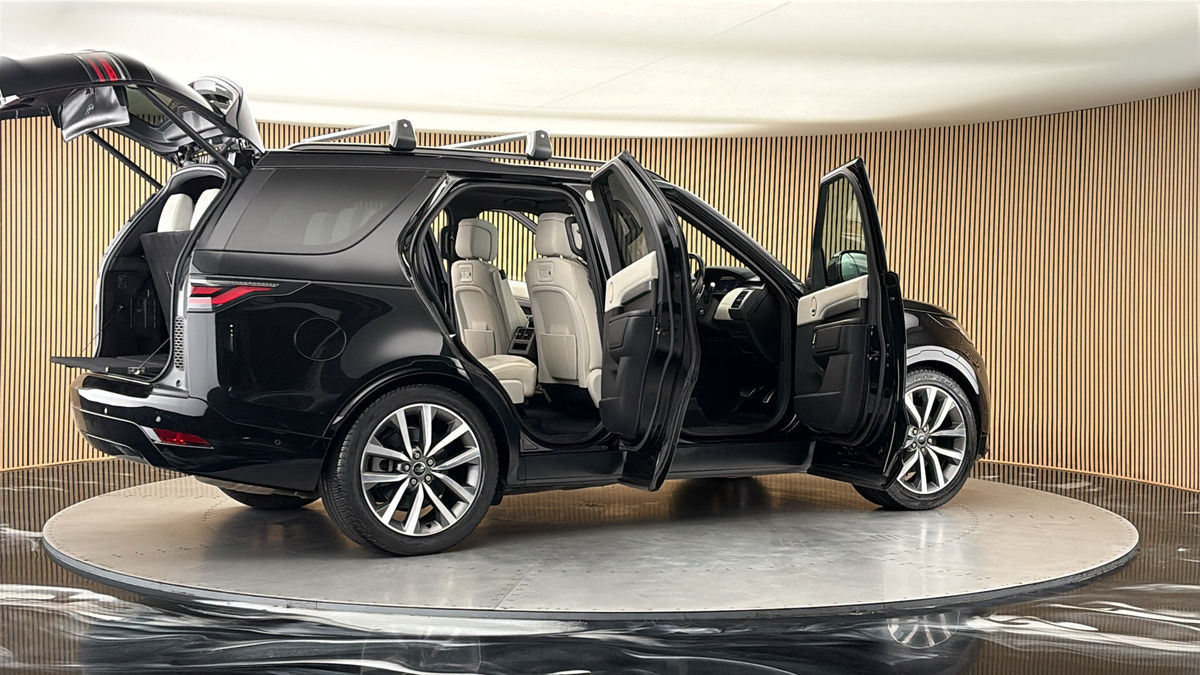 More views of Land Rover Discovery