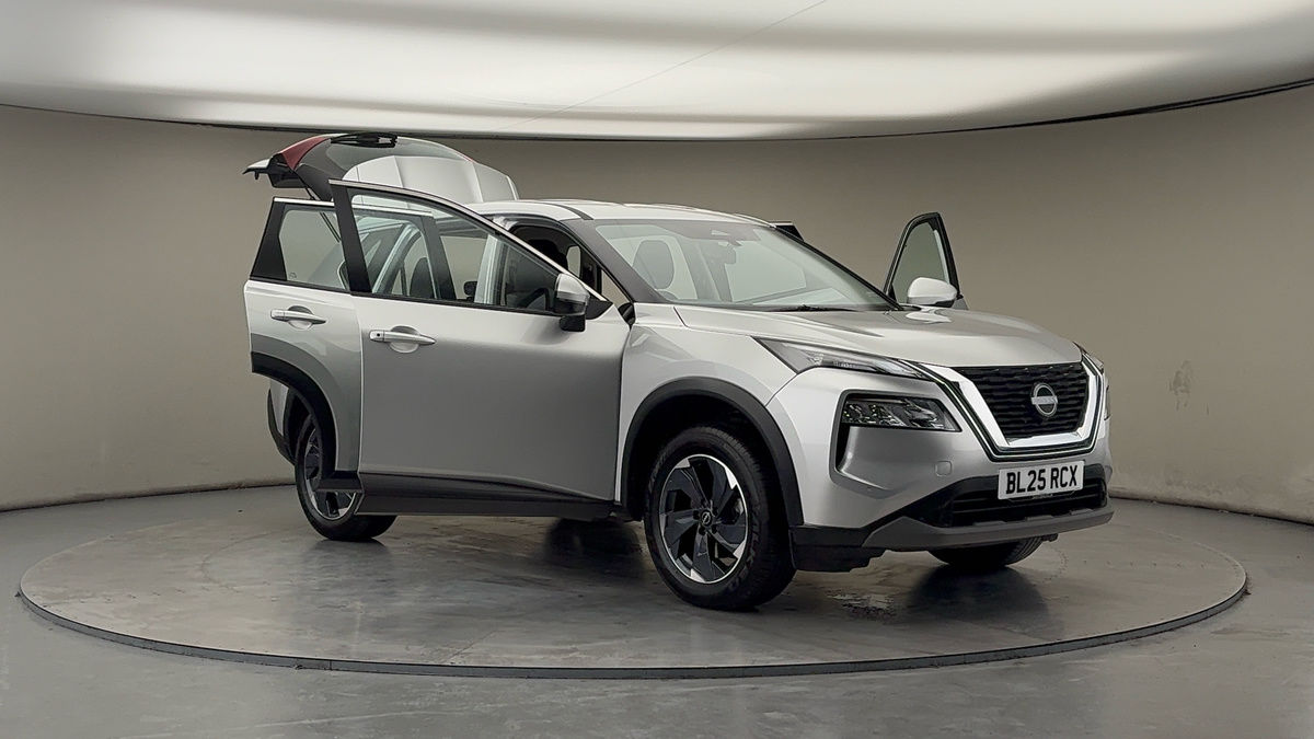 More views of Nissan X-Trail