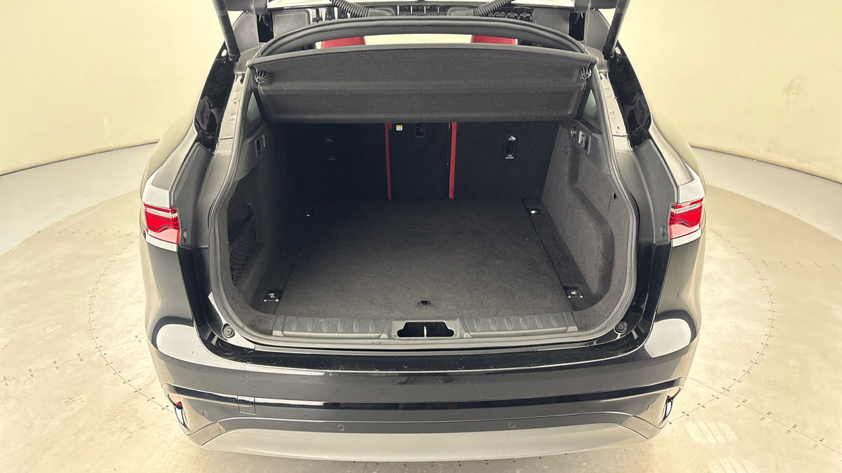 Jaguar F-PACE Image 11
