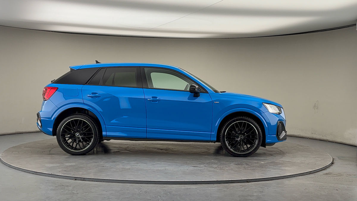 Audi Q2 Image 16