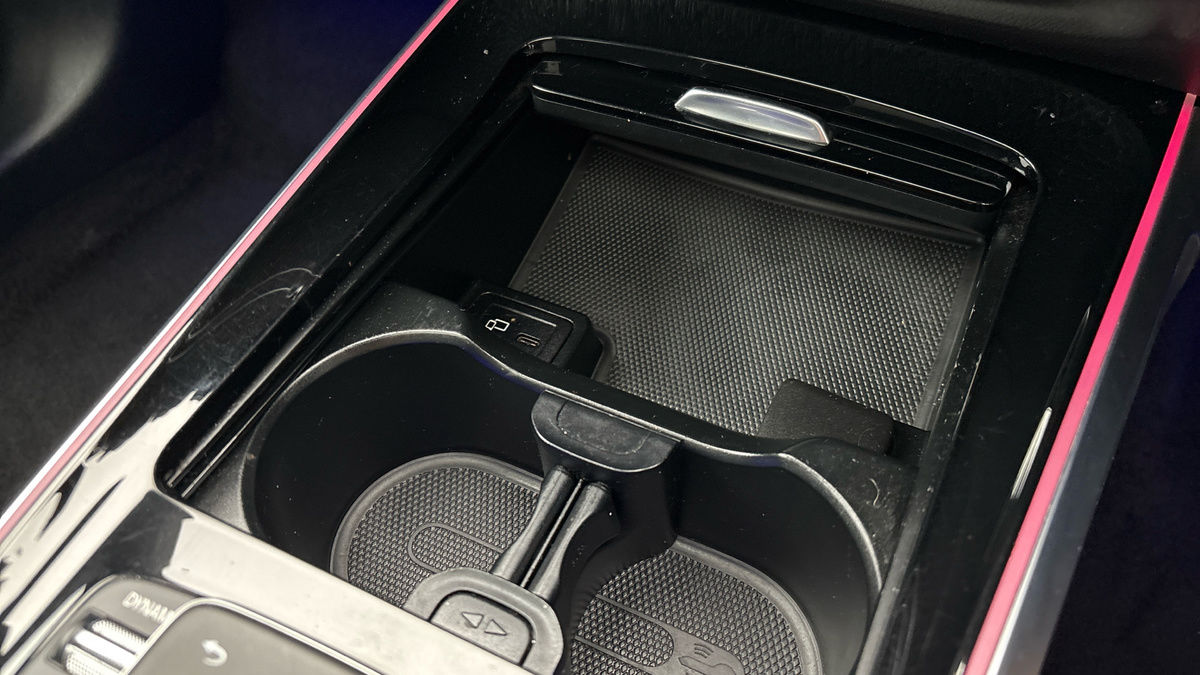 Mercedes-Benz GLB Image 30