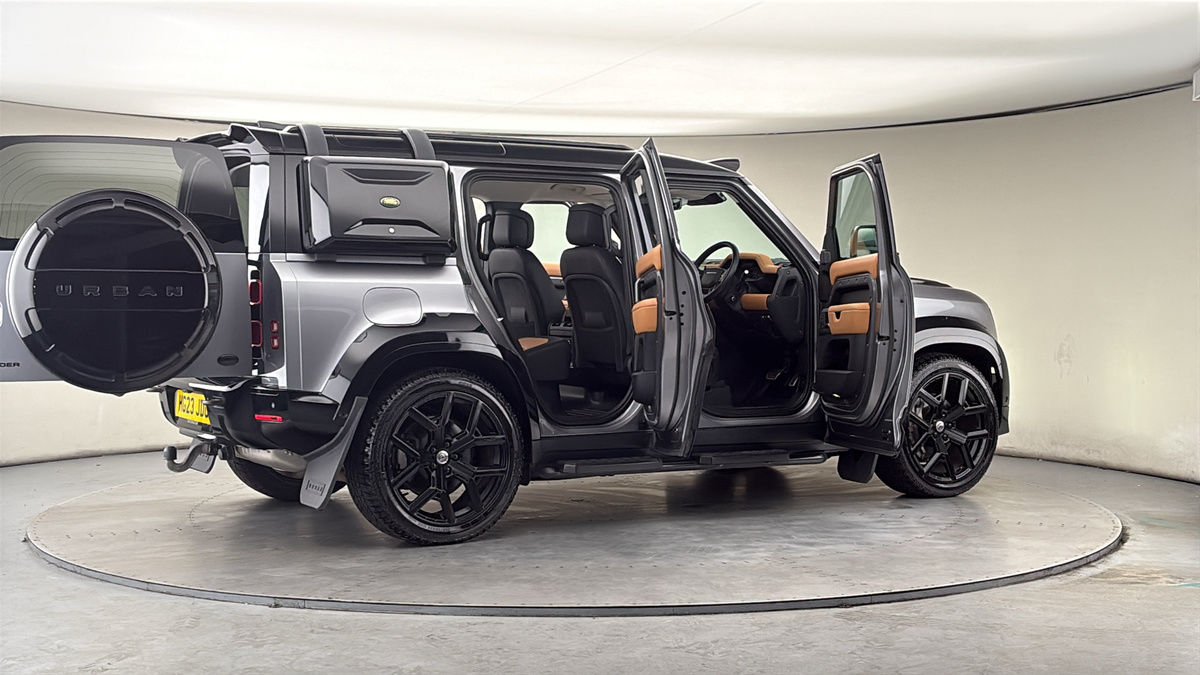 More views of Land Rover Defender 110