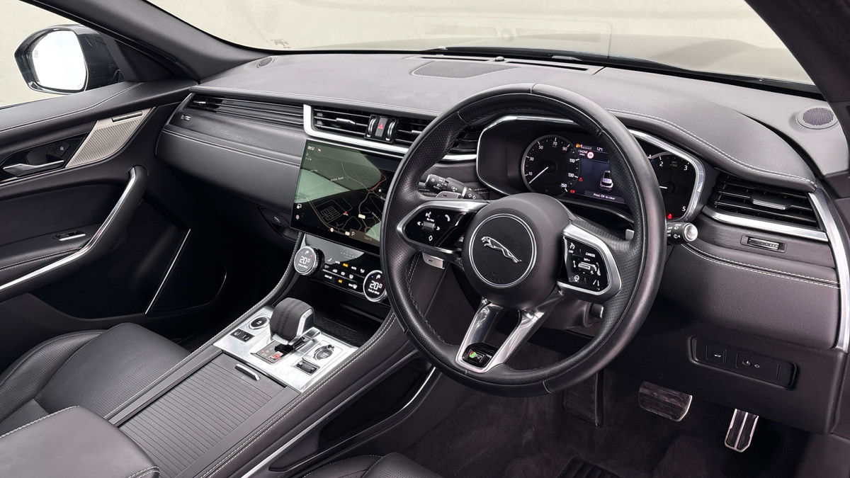 Jaguar F-PACE Image 5