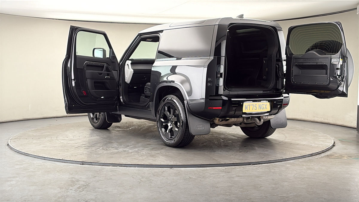 Land Rover Defender 90 Image 23