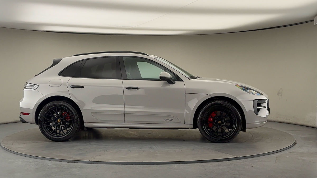 More views of Porsche Macan