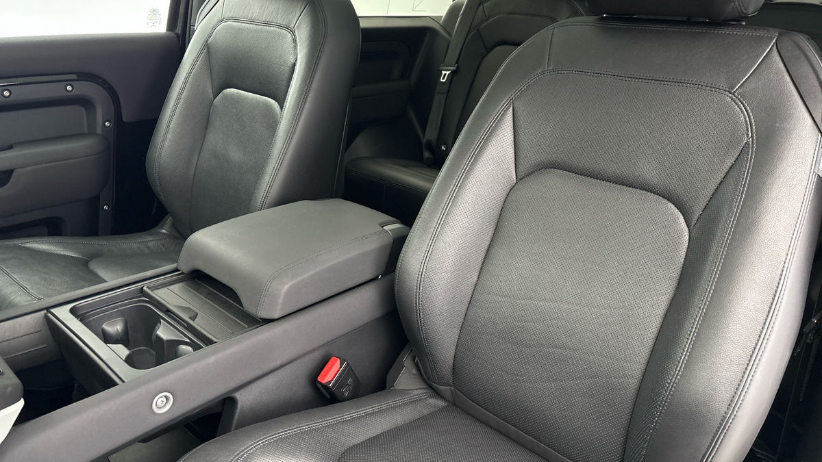 Land Rover Defender 90 Image 7