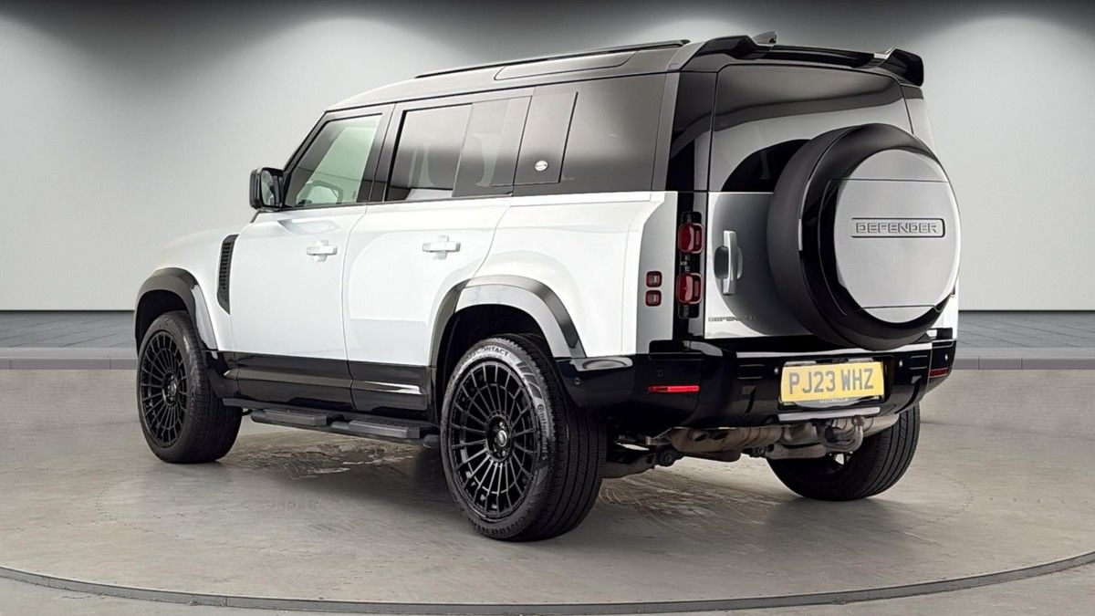 Land Rover Defender 110 Image 2
