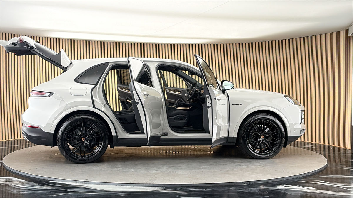 More views of Porsche Cayenne