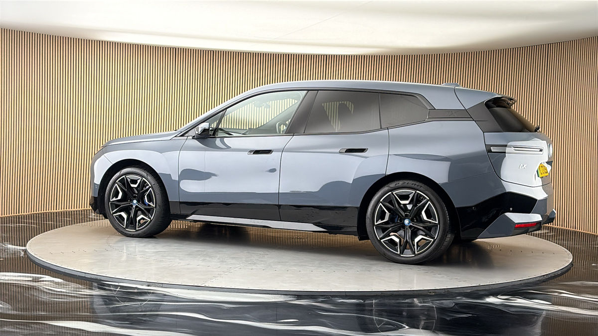 More views of BMW iX