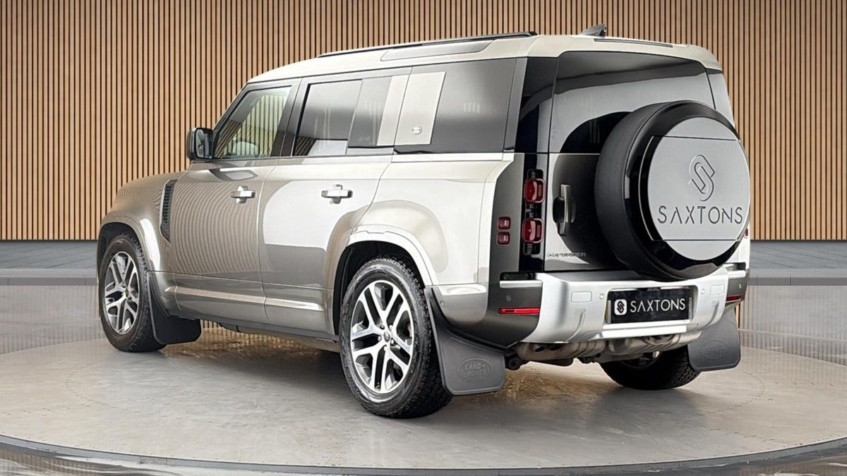 Land Rover Defender 110 Image 2