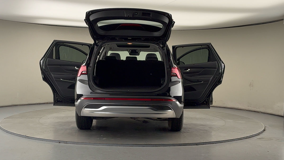 More views of Hyundai Santa Fe