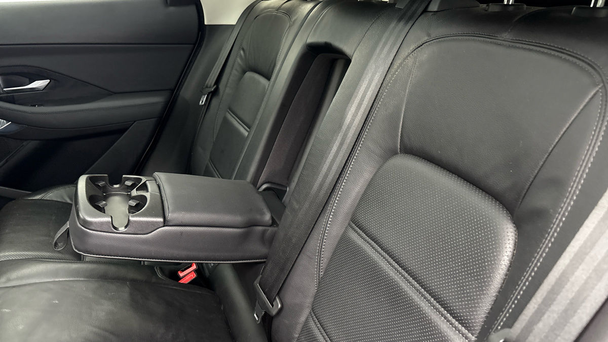 Jaguar E-PACE Image 9