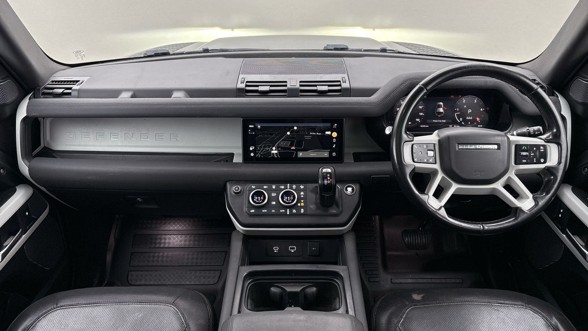 Land Rover Defender 110 Image 12