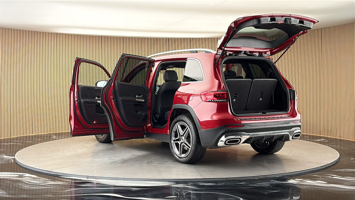 Mercedes-Benz GLB Image 23