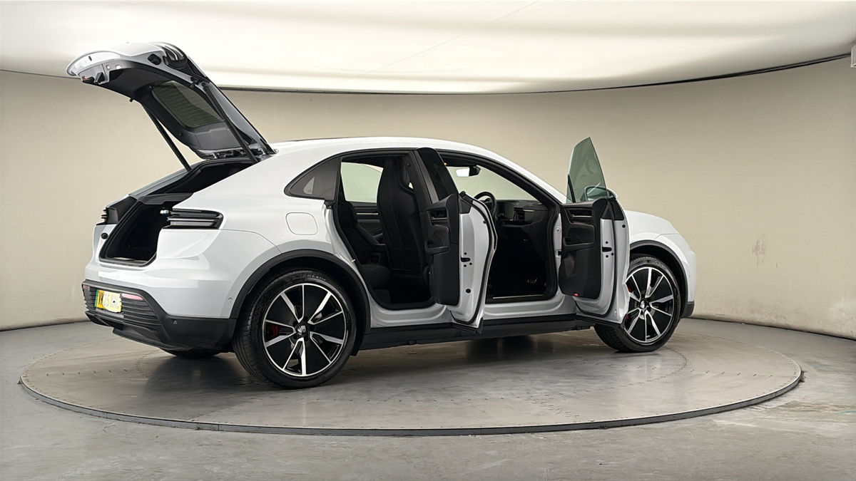 More views of Porsche Macan