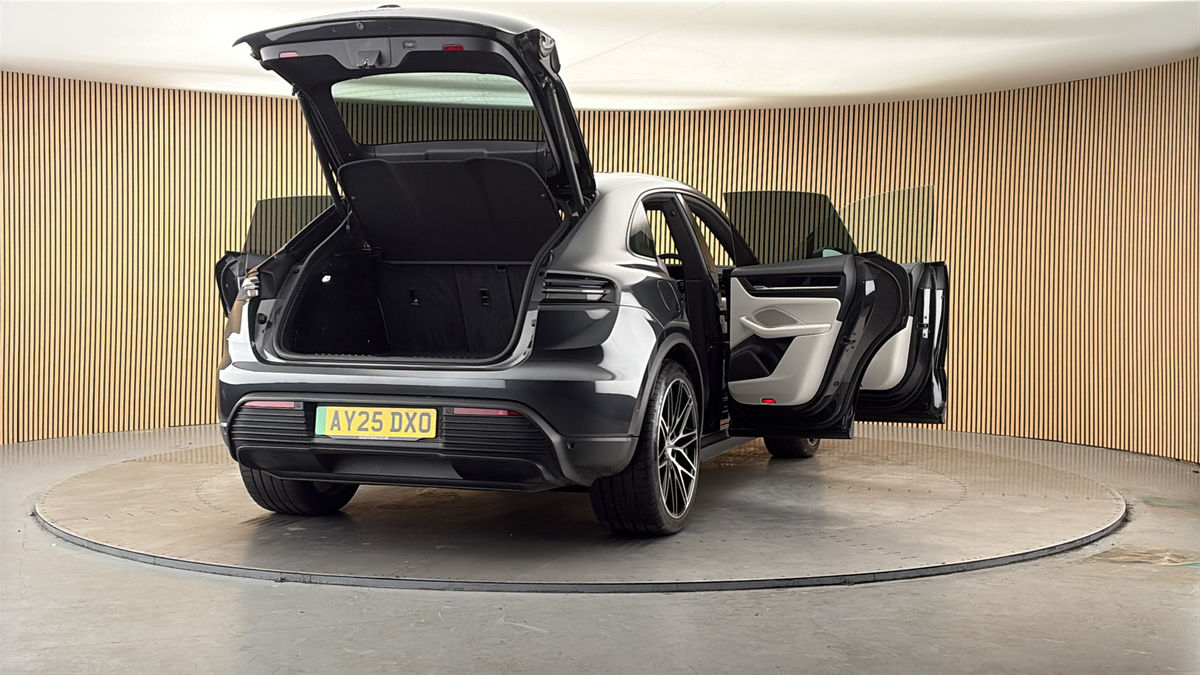 More views of Porsche Macan