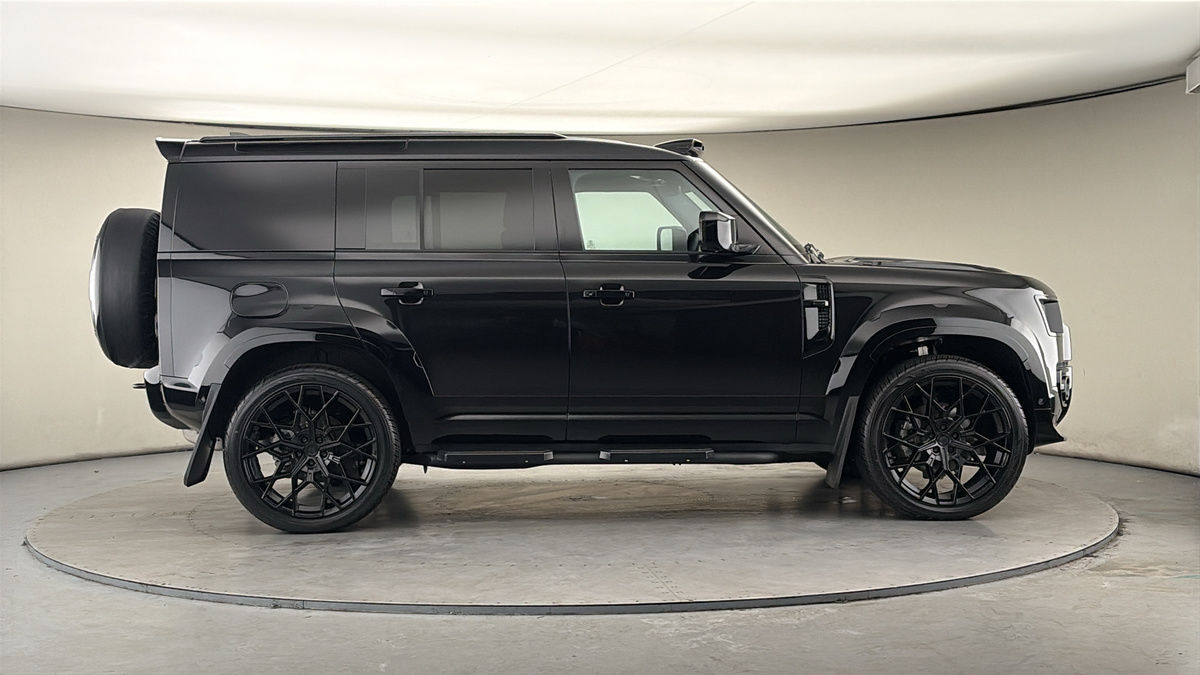 Land Rover Defender 110 Urban Image 16