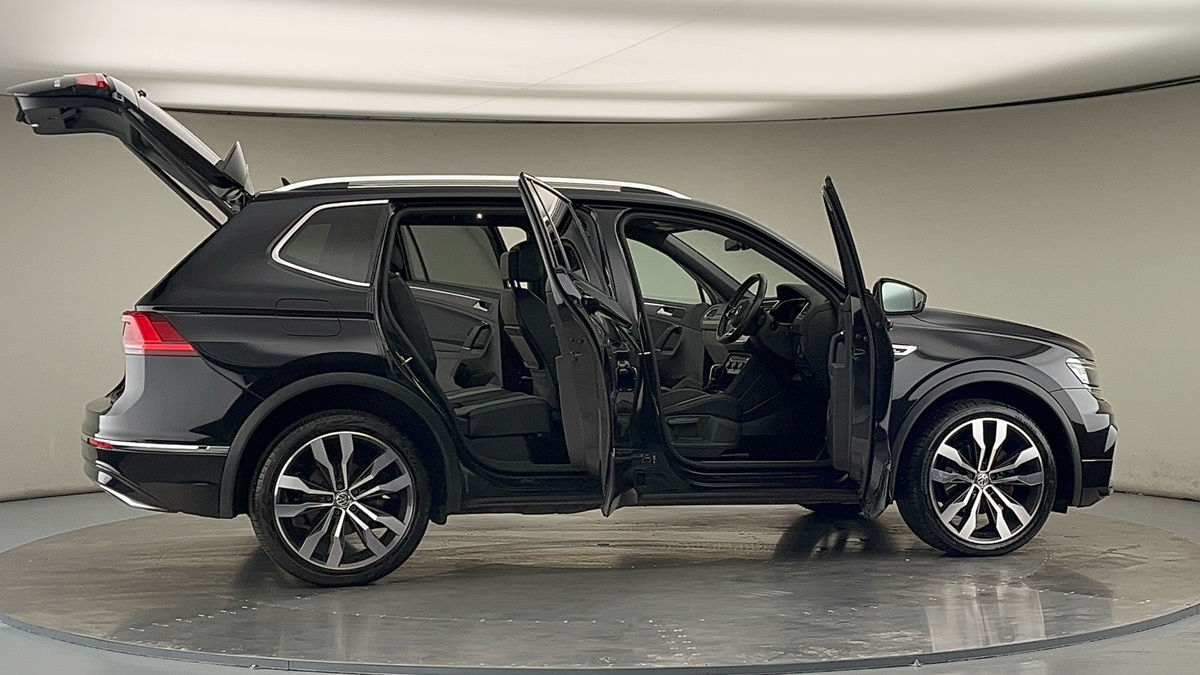 More views of Volkswagen Tiguan Allspace