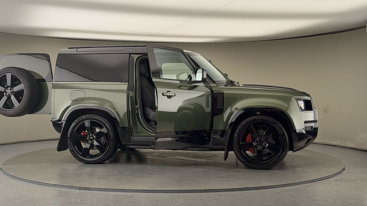 More views of Land Rover Defender 90