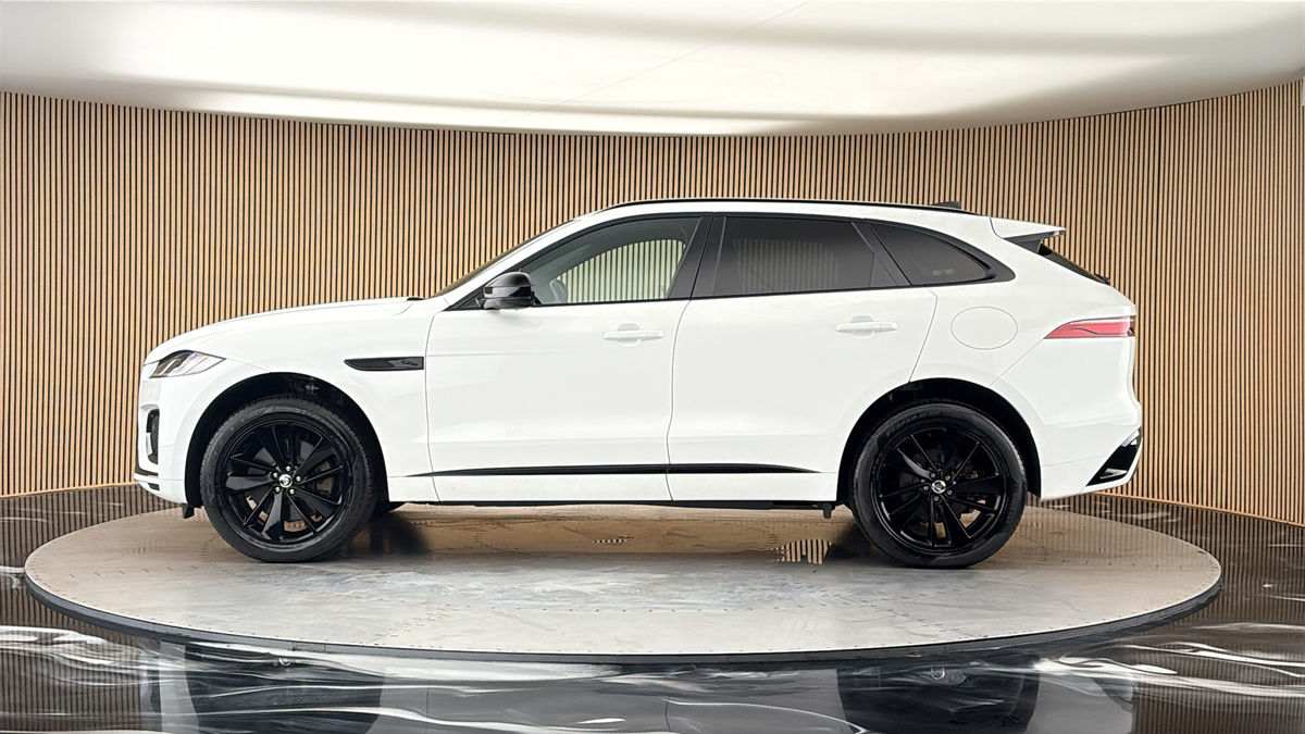 Jaguar F-PACE Image 15