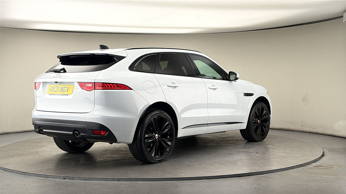 Jaguar F-PACE Image 21