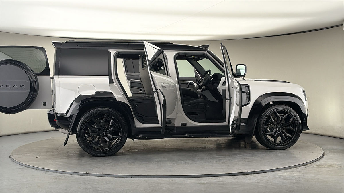 More views of Land Rover Defender 110