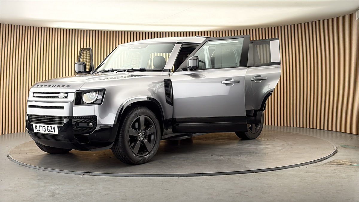 More views of Land Rover Defender 110