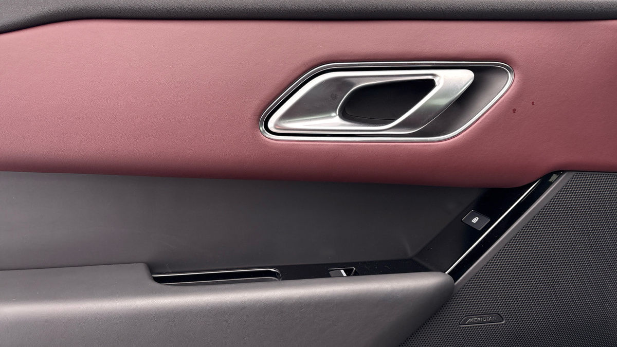 Land Rover Range Rover Velar Image 19